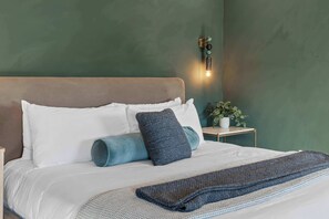 4 bedrooms, iron/ironing board, WiFi, bed sheets - Linden | Rooftop Views Near WeHo (Nashville)
