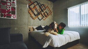 Desk, laptop workspace, free WiFi - 1HOTEL (Shizuoka)