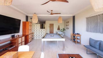 TV, impianto stereo, studio