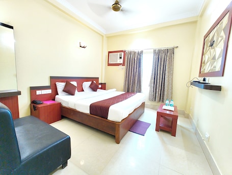 Deluxe Double Room | Hypo-allergenic bedding, desk, soundproofing, free WiFi