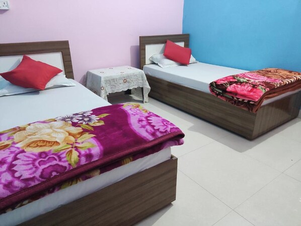 Ropa de cama hipoalergénica, escritorio, insonorización y wifi gratis 