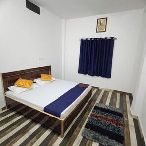 Dobbeltrom – deluxe, aircondition | Allergitestet sengetøy, skrivebord, lydisolert og wi-fi (inkludert)