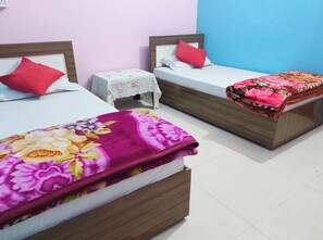 Habitación doble Deluxe | Ropa de cama hipoalergénica, escritorio, insonorización y wifi gratis 