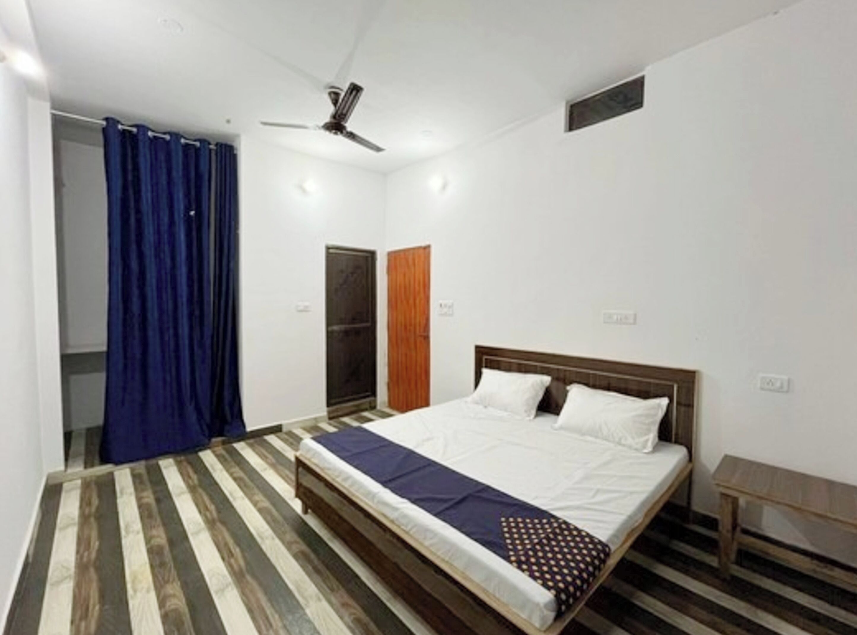 Dobbeltrom – deluxe, aircondition | Allergitestet sengetøy, skrivebord, lydisolert og wi-fi (inkludert)