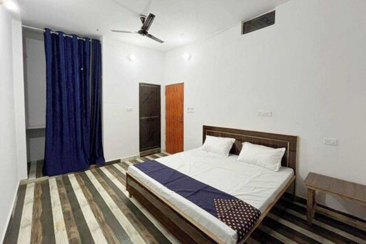 Deluxe Tek Büyük Yataklı Oda, Klima | Anti alerjik yatak takımı, masa, ses yalıtımı