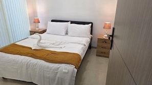 Căn hộ Deluxe, quang cảnh hồ bơi | Bàn ủi/dụng cụ ủi quần áo, truy cập Internet không dây miễn phí