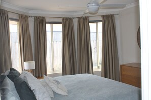 4 bedrooms, iron/ironing board, WiFi, bed sheets - Hideaway on Seattle Dunsborough (dunsborugh)