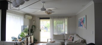 Hideaway on Seattle Dunsborough 5 minute walk to Quindalup Beach & pet friendly.
