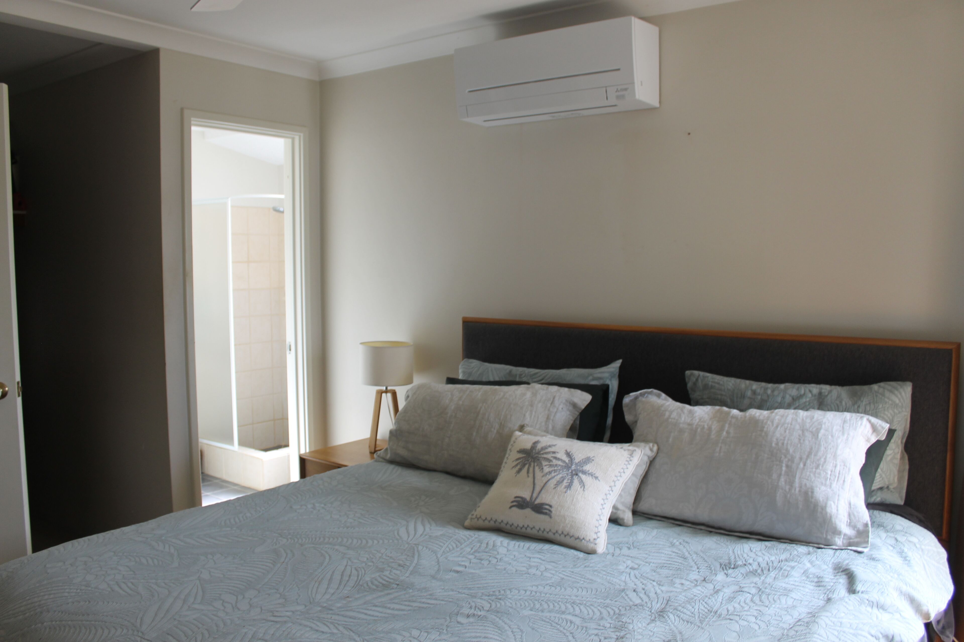 4 多间卧室、熨斗/熨衣板、WiFi、床单