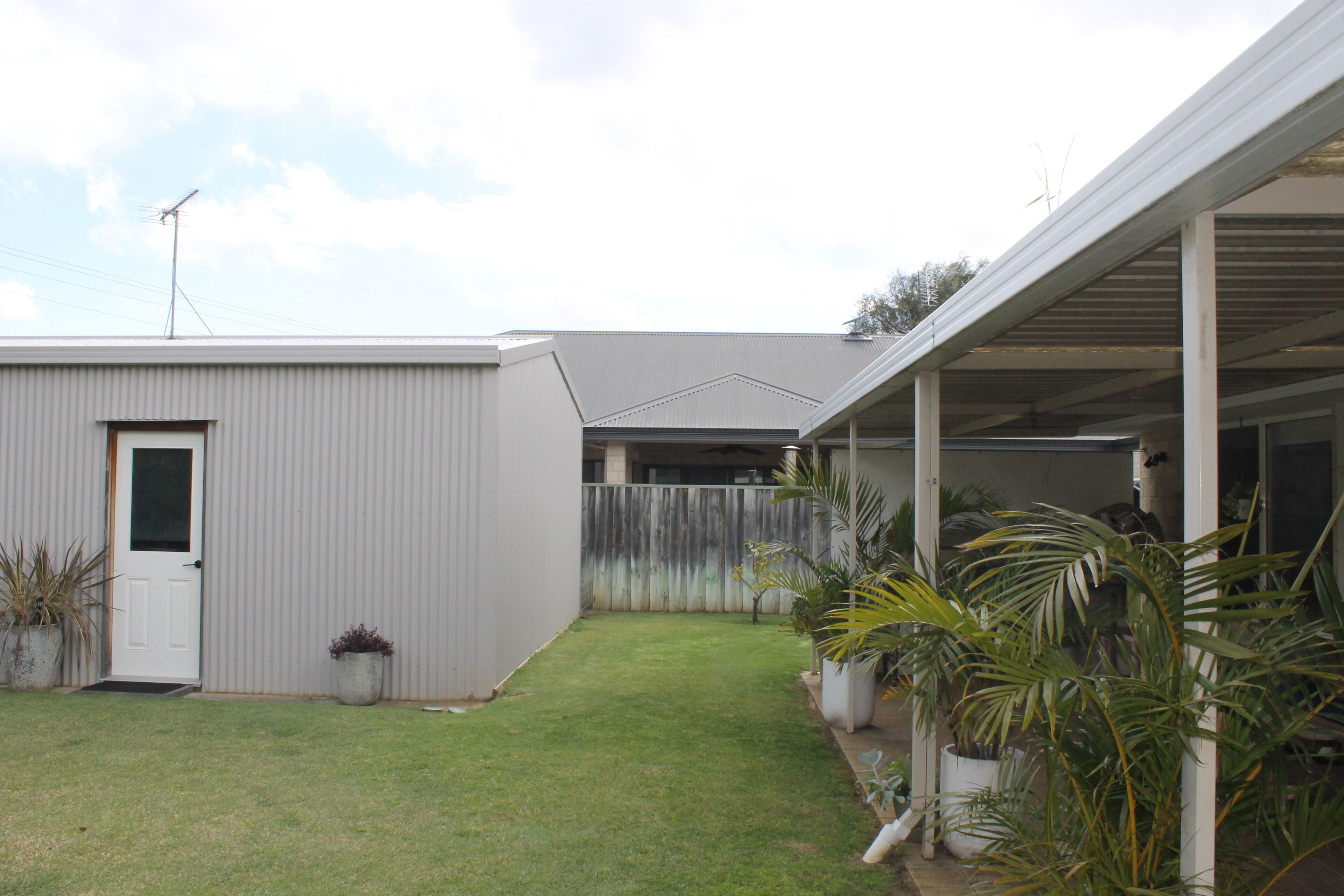 المنشأة من الخارج