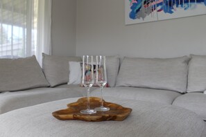 Interior - Hideaway on Seattle Dunsborough (dunsborugh)