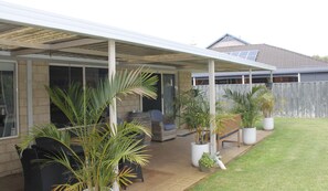 Terrace/patio - Hideaway on Seattle Dunsborough (dunsborugh)