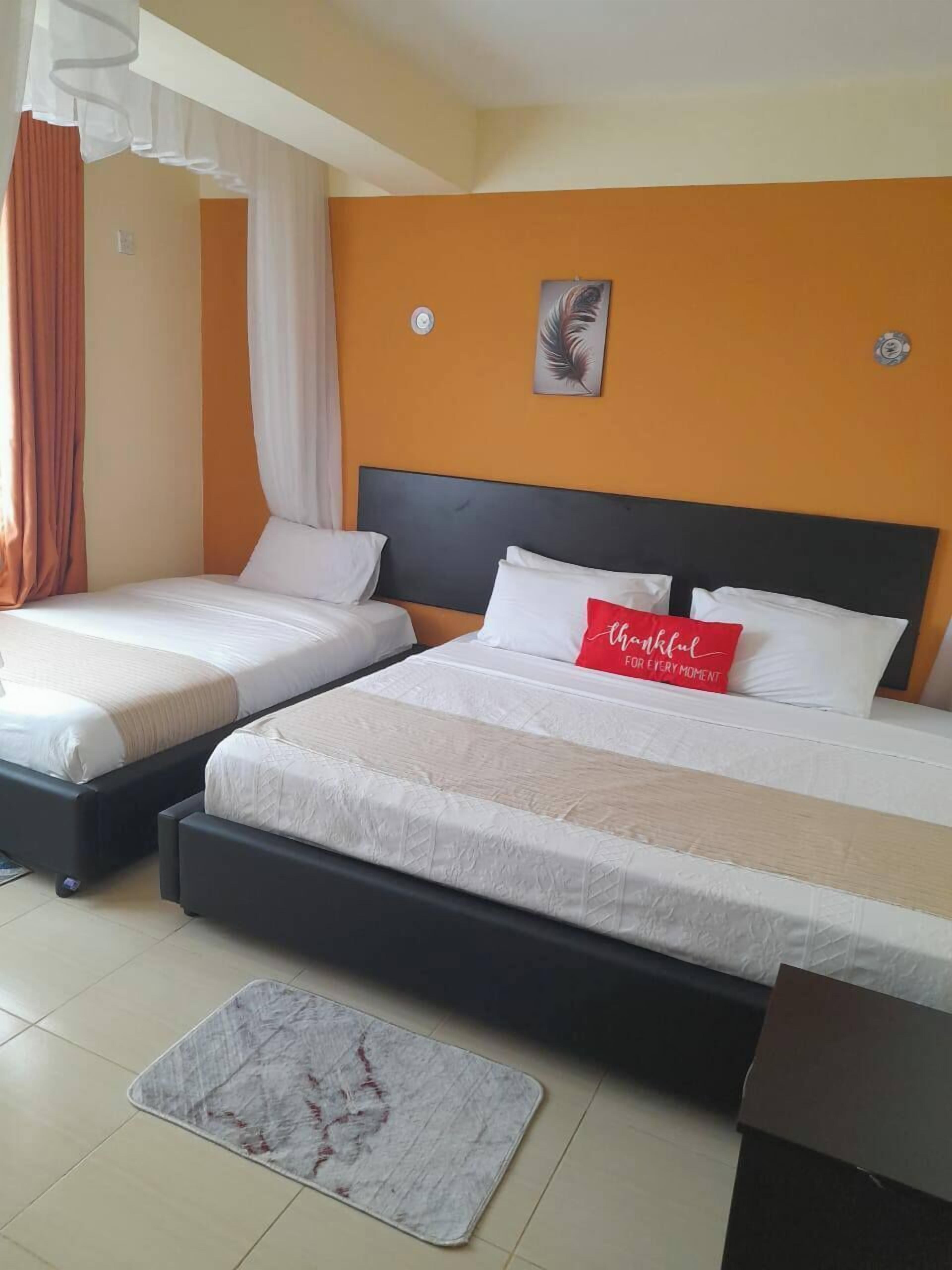 Habitació amb dos llits individuals superior | Wifi gratuïta i roba de llit 