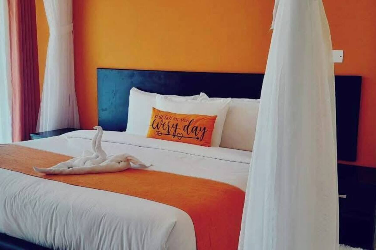 Deluxe Single Room | WiFi (free), bed sheets