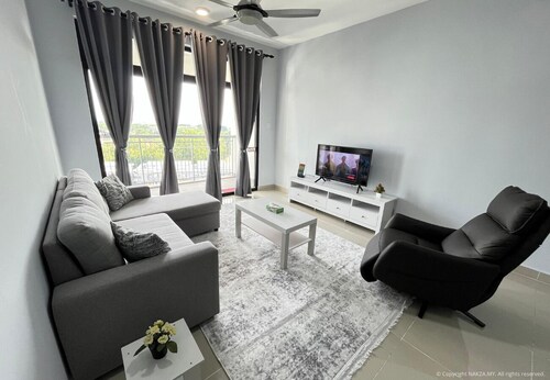 The One by Nakza Stays. Modern Lakeside Retreat in Putrajaya