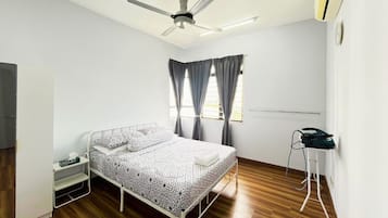 Iron/ironing board, WiFi, bed sheets