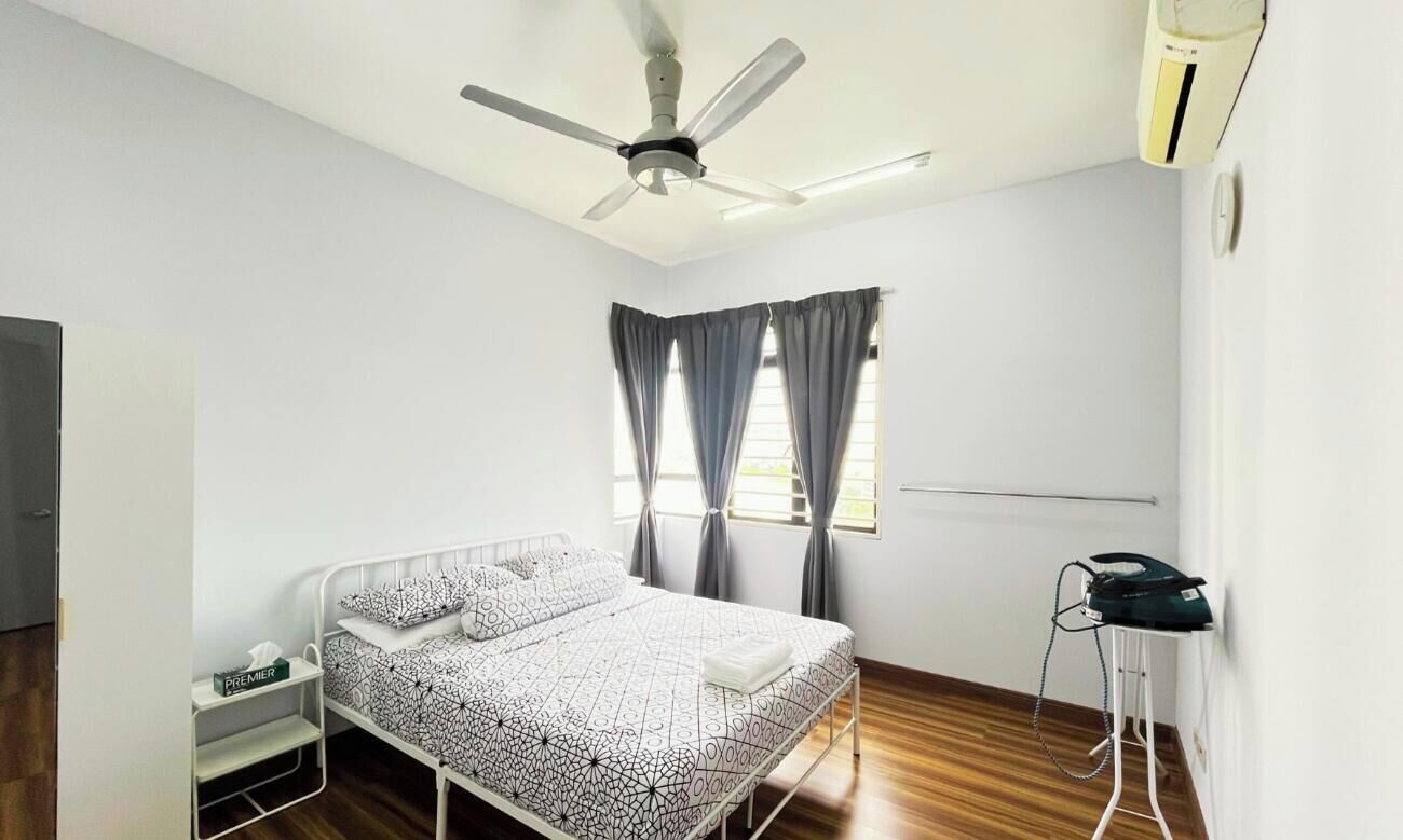3 bedrooms, iron/ironing board, WiFi, bed sheets
