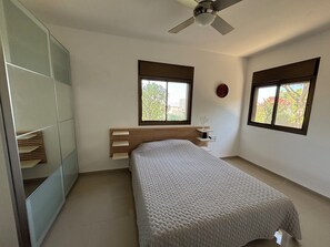 4 habitaciones, escritorio, wifi gratis y ropa de cama