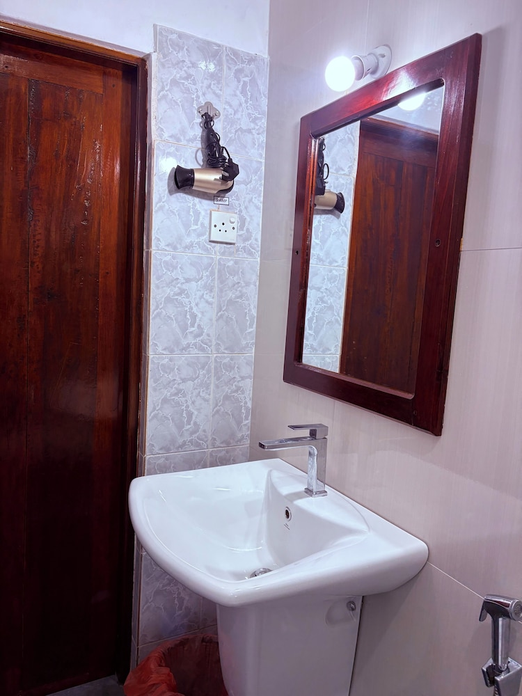 Drifters Hotel & Beach Restaurant by null