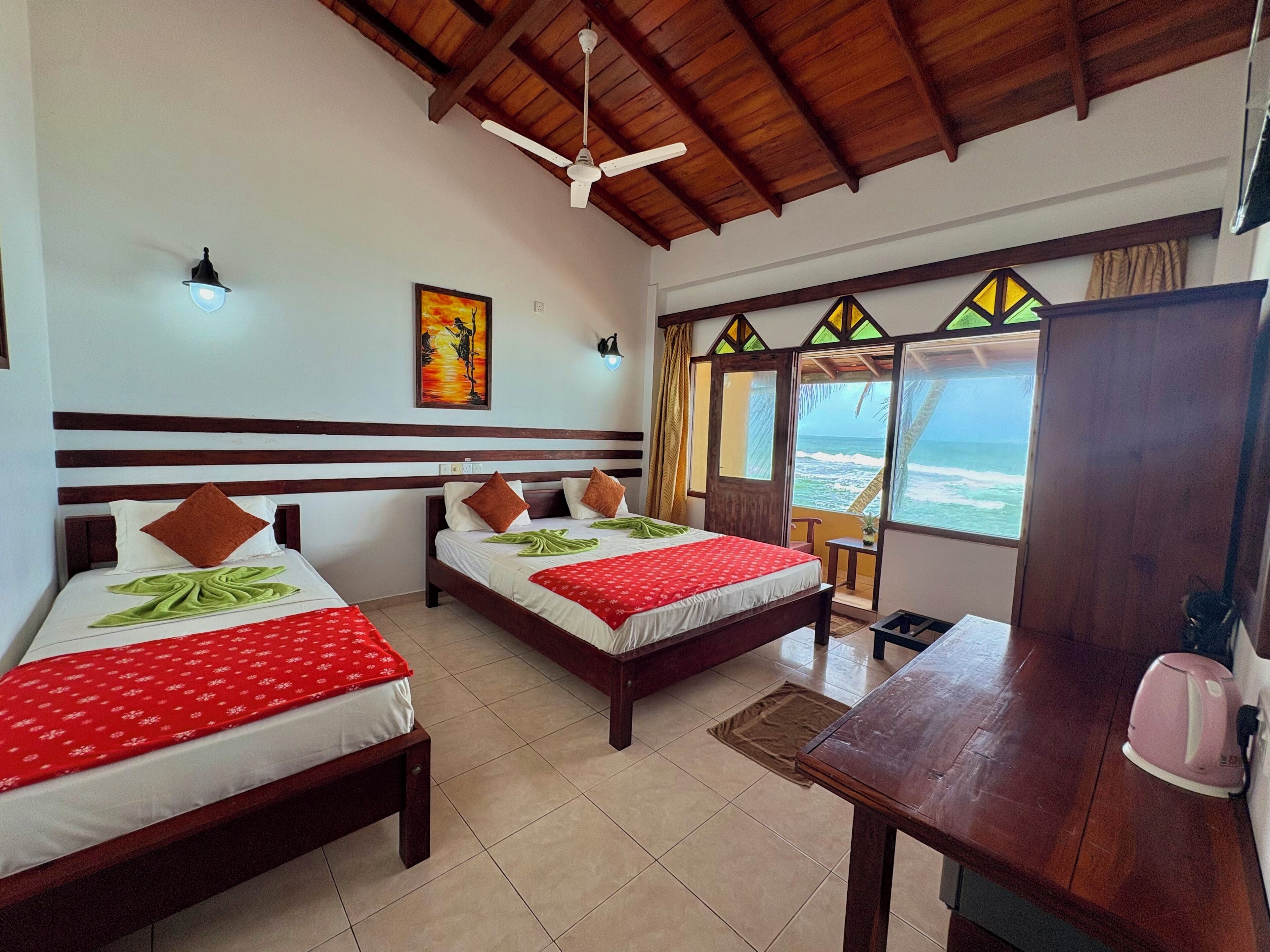 خزنة داخل الغرفة وواي فاي مجانًا