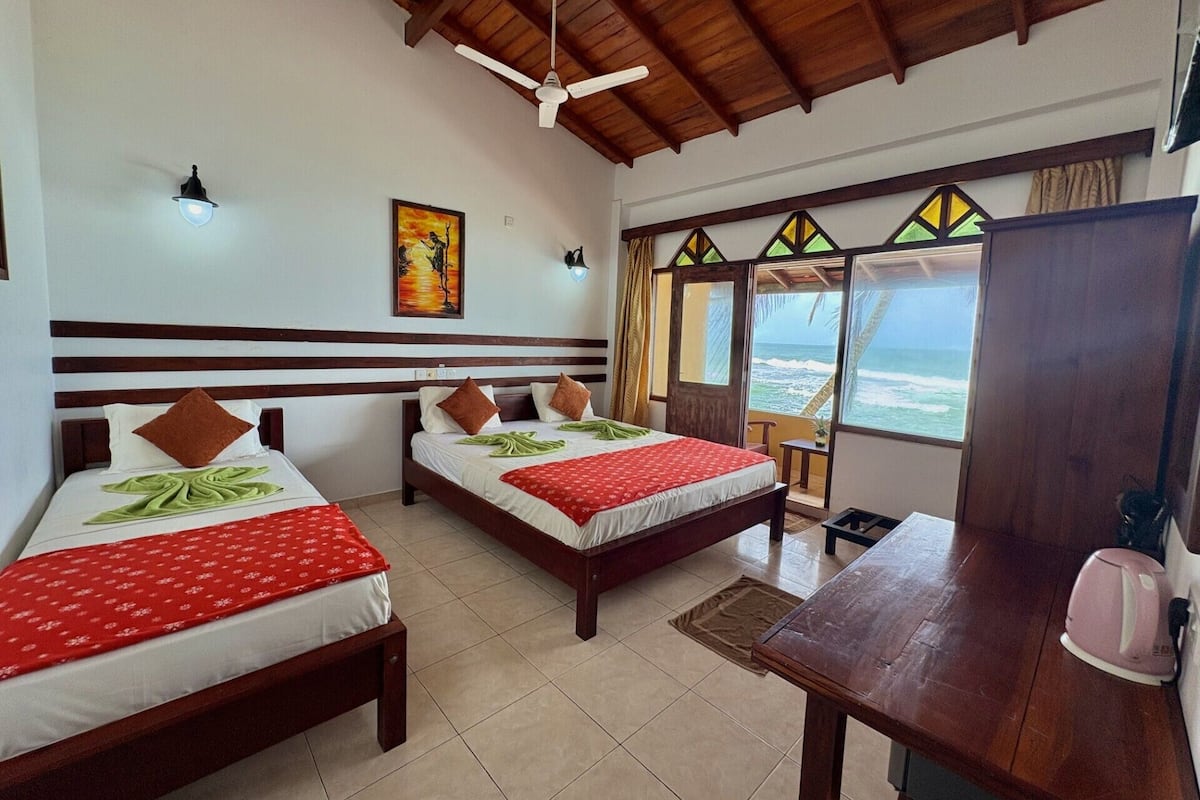 Superior kamer, uitzicht op zee | Een kluis op de kamer, gratis wifi