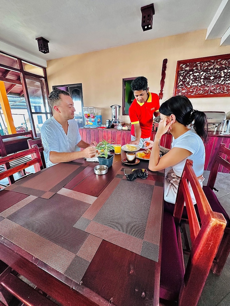 Drifters Hotel & Beach Restaurant by null