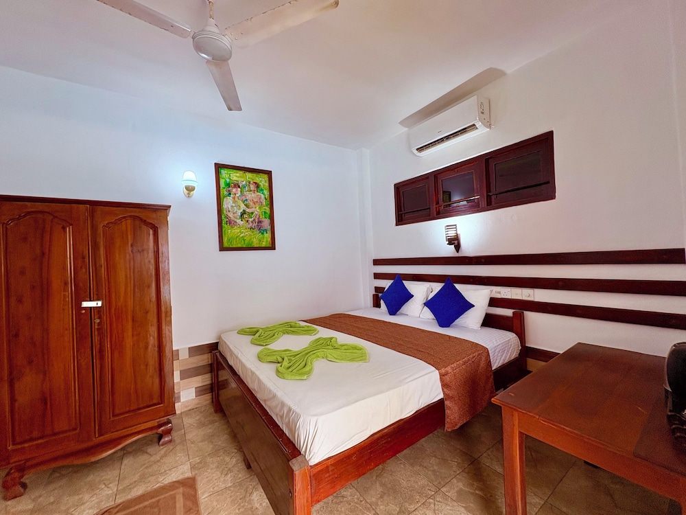 Drifters Hotel & Beach Restaurant by null