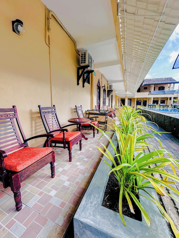 Drifters Hotel & Beach Restaurant by null