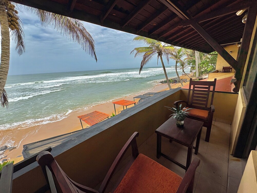 Drifters Hotel & Beach Restaurant by null