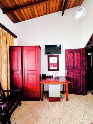 Habitación Deluxe doble, vistas al mar | Caja fuerte y wifi gratis