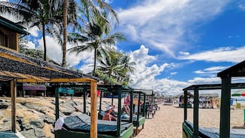 Private beach, white sand, sun loungers, beach towels
