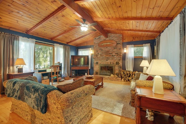 North Hero Vacation Rental | 2BR | 1BA | Steps Required | 1,200 Sq Ft