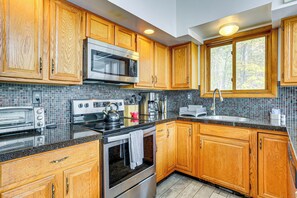 Réfrigérateur, micro-ondes, plaque de cuisson, lave-vaisselle