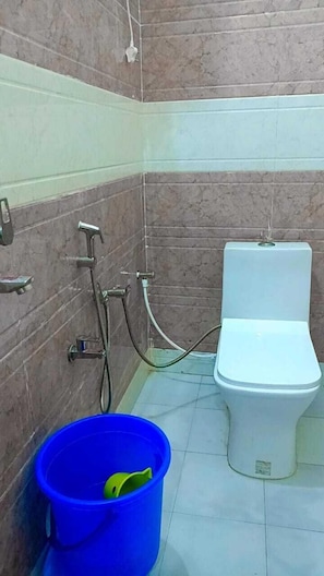 Deluxe Double Room | Bathroom | Shower, rainfall showerhead, designer toiletries, towels