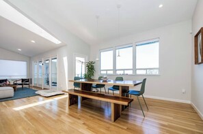 Interior - A Luxurious Oakland Hills Retreat (Oakland)