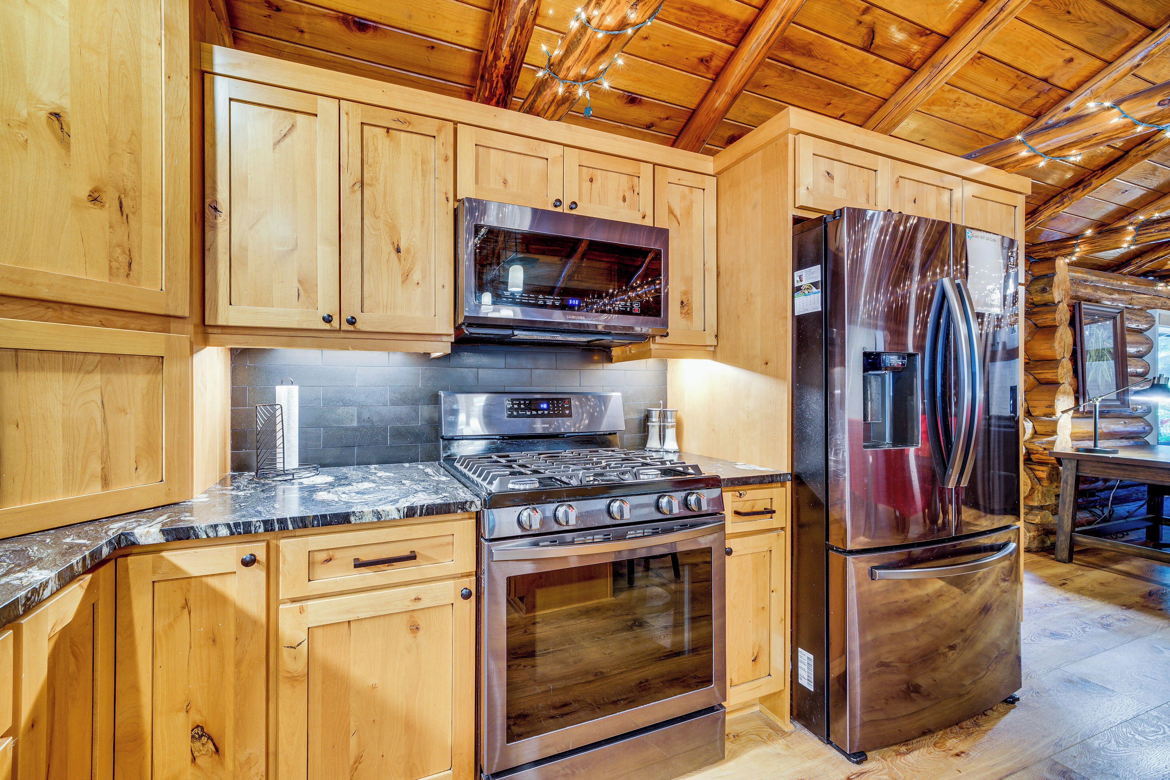 Fridge, microwave, stovetop, dishwasher