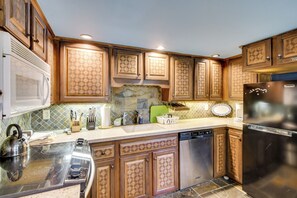 Fridge, microwave, stovetop, dishwasher