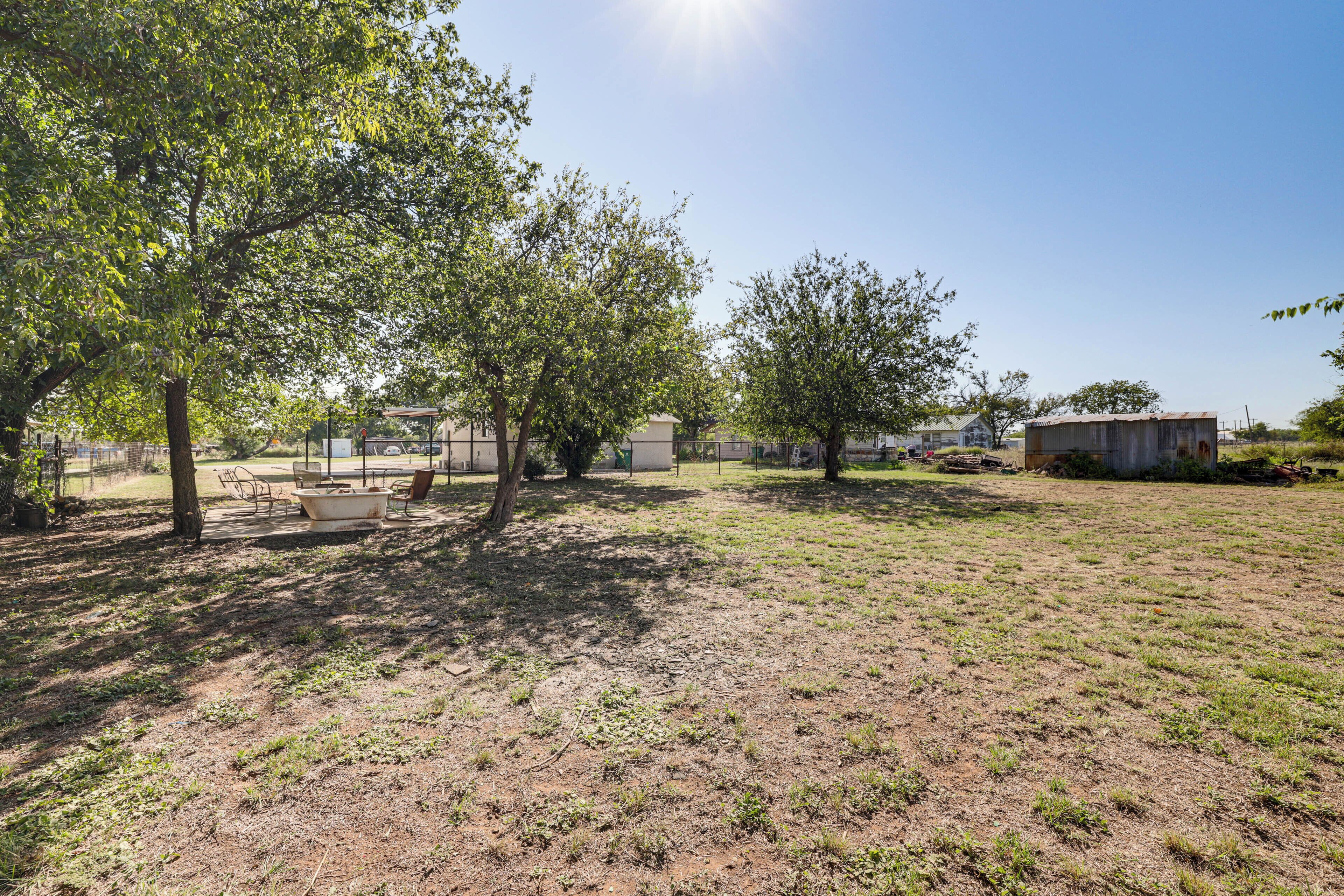 المنطقة المحيطة بالمنشأة