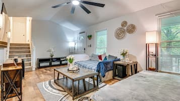 2 bedrooms, desk, iron/ironing board, Internet