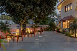 Outdoor dining - Namli Haus A Boutique Luxury Stay Jaipur (Jaipur)