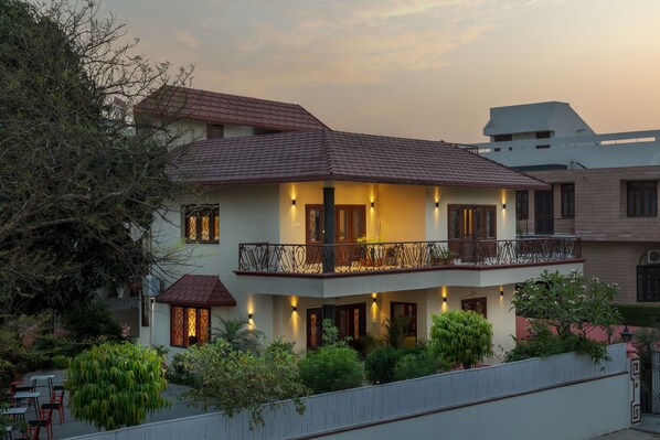 A two-story house with a balcony, surrounded by greenery and a white fence. - Namli Haus A Boutique Luxury Stay Jaipur (Jaipur)