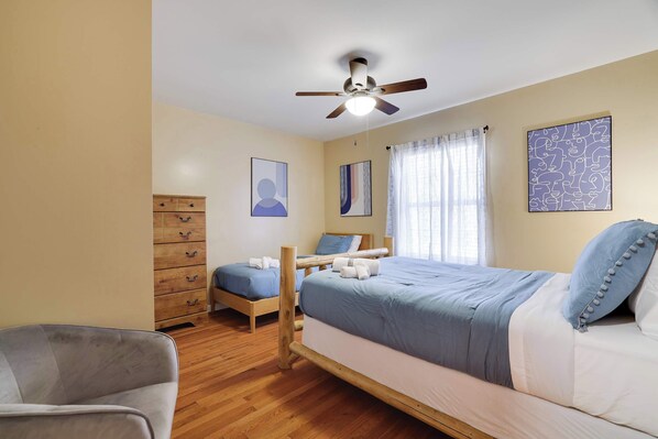 6 bedrooms, desk, iron/ironing board, WiFi