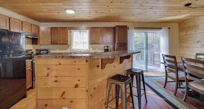 6BR Cabin w/ Fire Pit, Game Room & Basketball