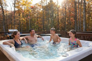 Bañera de hidromasaje al aire libre