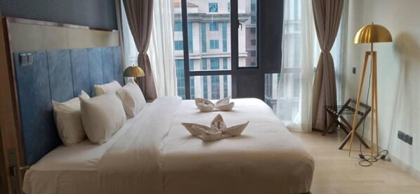 Family Apartment, 1 Katil Ratu (Queen), City View | Cadar kapas Mesir, peralatan tempat tidur premium, tilam berlapik, meja 