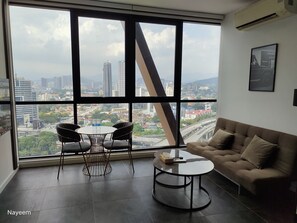 42-inch LED TV with digital channels - Scarletz KLCC By Miami Hospitality (Kuala Lumpur)