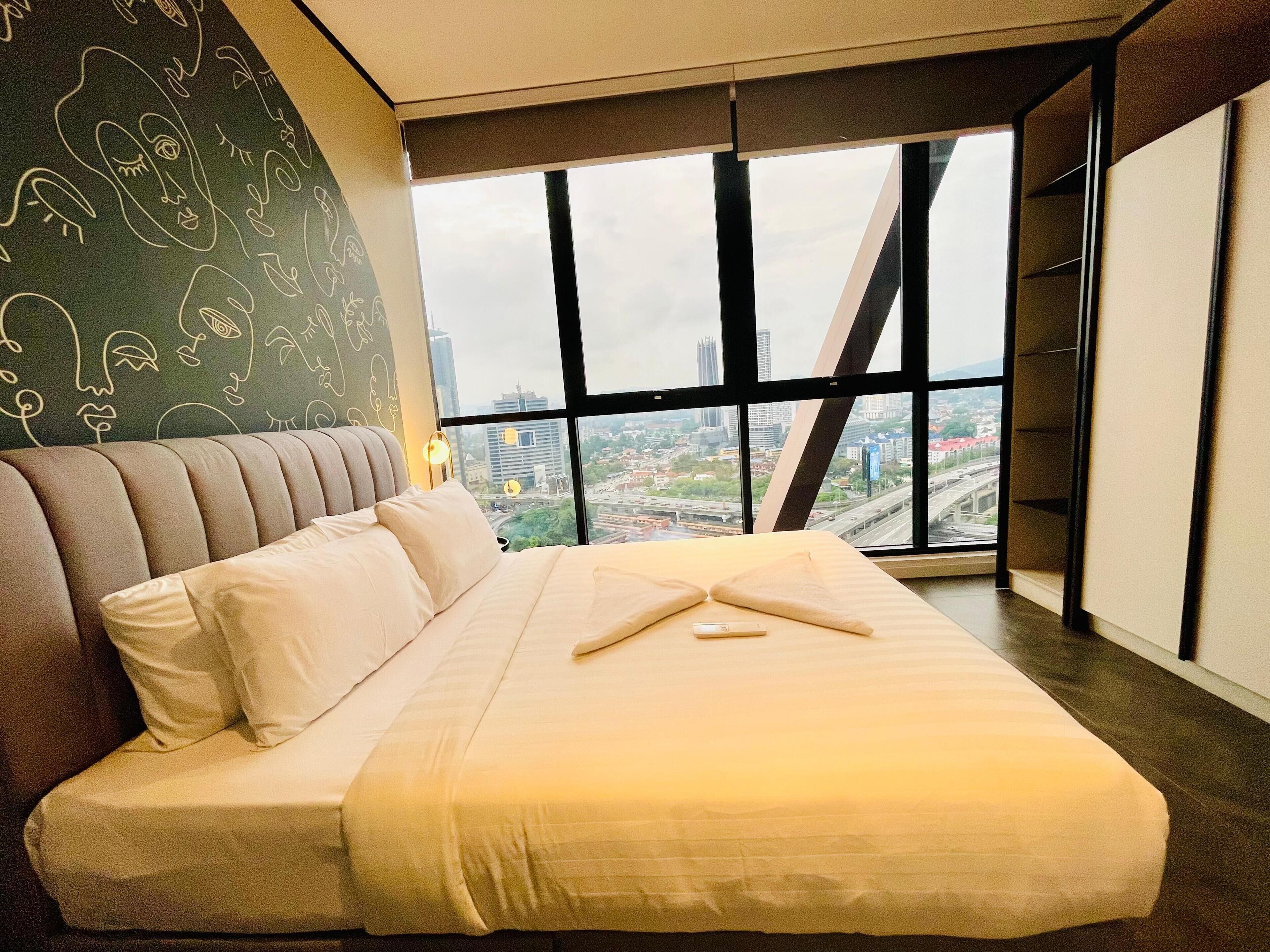 家庭公寓, 1 间卧室, 城市景观 | 埃及棉床单、高档床上用品、加厚床垫、办公桌