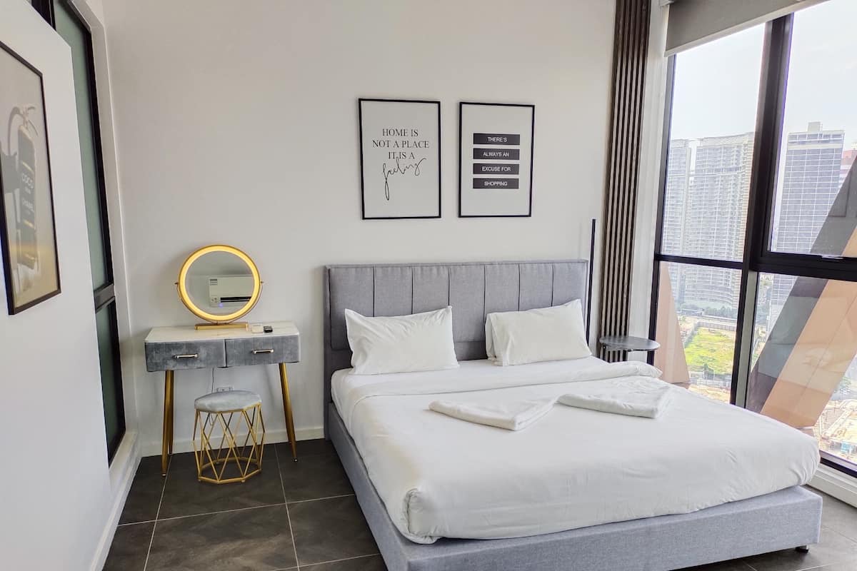 Family Apartment, 1 Bedroom, City View | Egyptian cotton sheets, premium bedding, pillowtop beds, desk