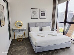 Egyptian cotton sheets, premium bedding, pillow-top beds, desk - Scarletz KLCC By Miami Hospitality (Kuala Lumpur)