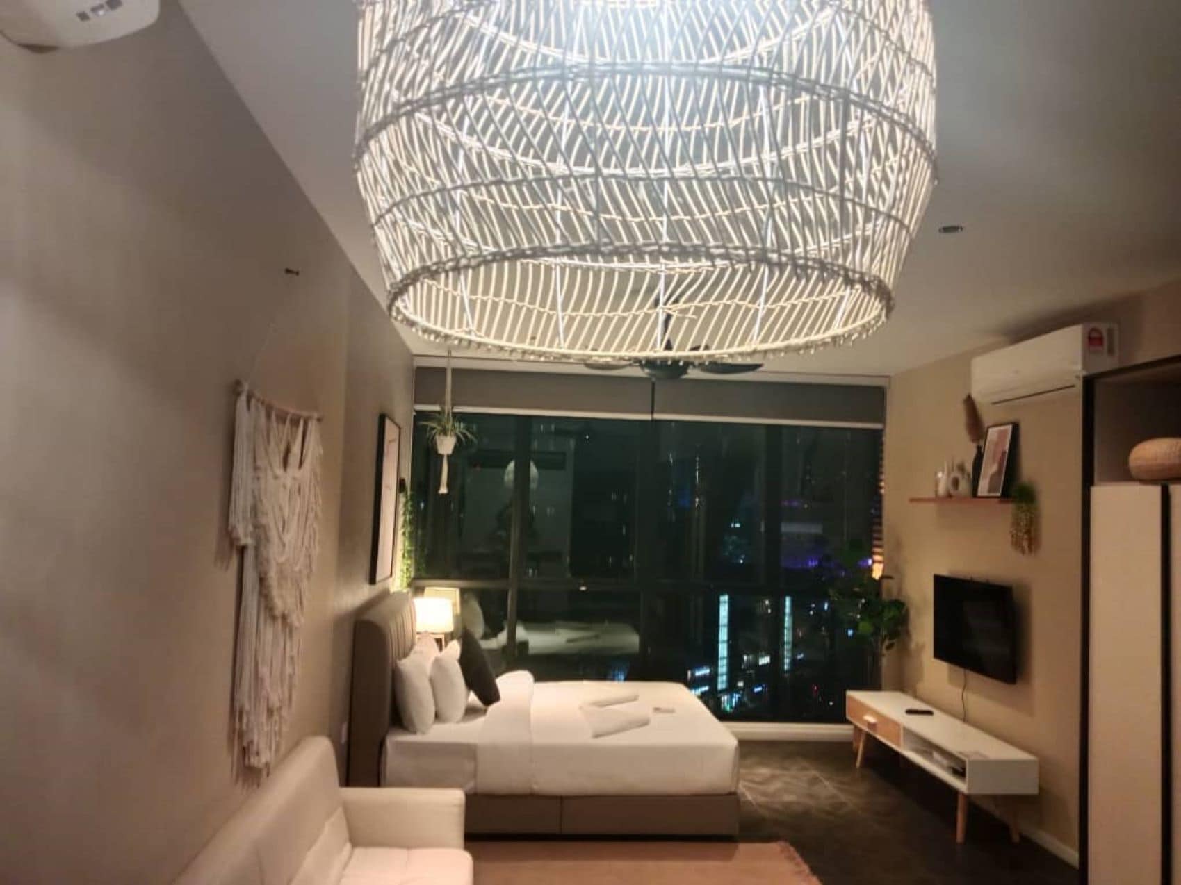 家庭开间, 1 张大床, 城市景观 | 埃及棉床单、高档床上用品、加厚床垫、办公桌